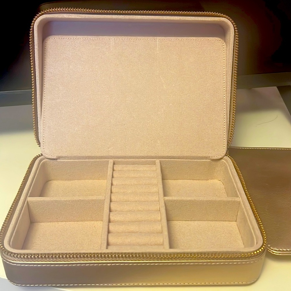 Kendra Scott Jewelry box rose gold